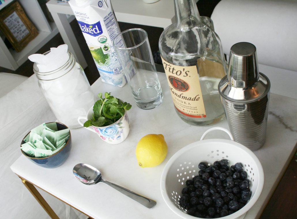 A "Healthy" & Simple Blueberry Mint Cocktail Recipe | Hustle + HalcyonA "Healthy" & Simple Blueberry Mint Cocktail Recipe | Hustle + Halcyon