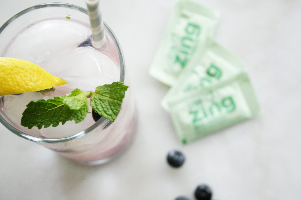 A "Healthy" & Simple Blueberry Mint Cocktail Recipe | Hustle + Halcyon