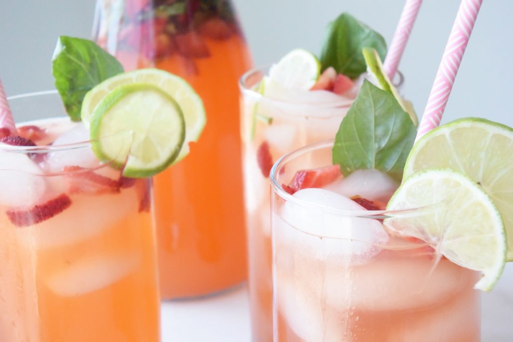 Honey-Sweetened Strawberry Basil Lemonade | hustle + halcyon