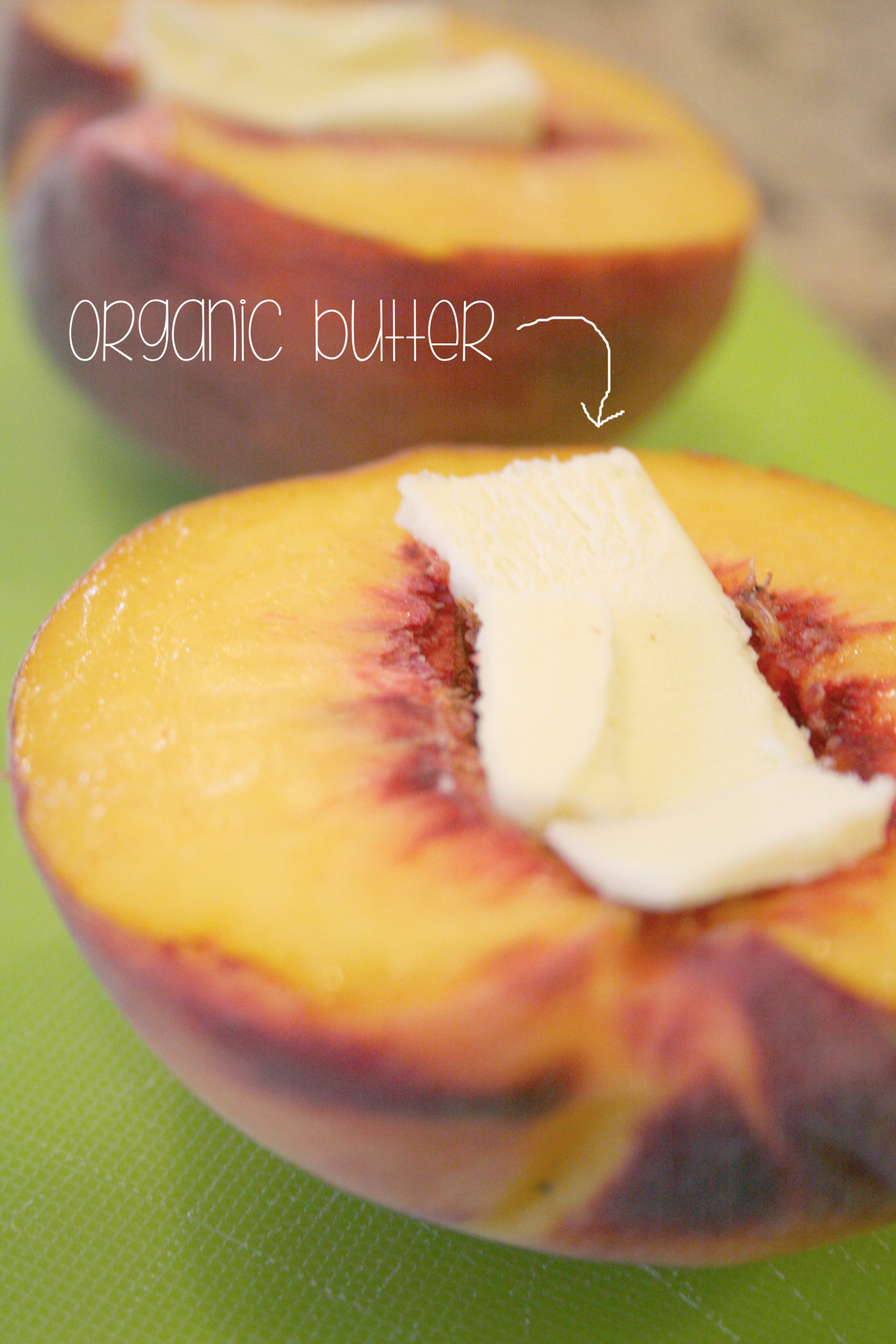 Baked Peaches : A Skinny Dessert // ROAWO