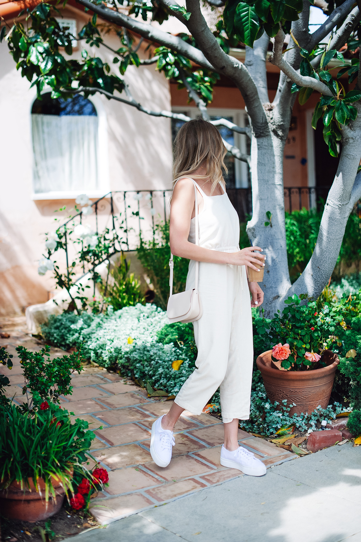Summer outfit ideas with Payton Sartain of Hustle + Halcyon