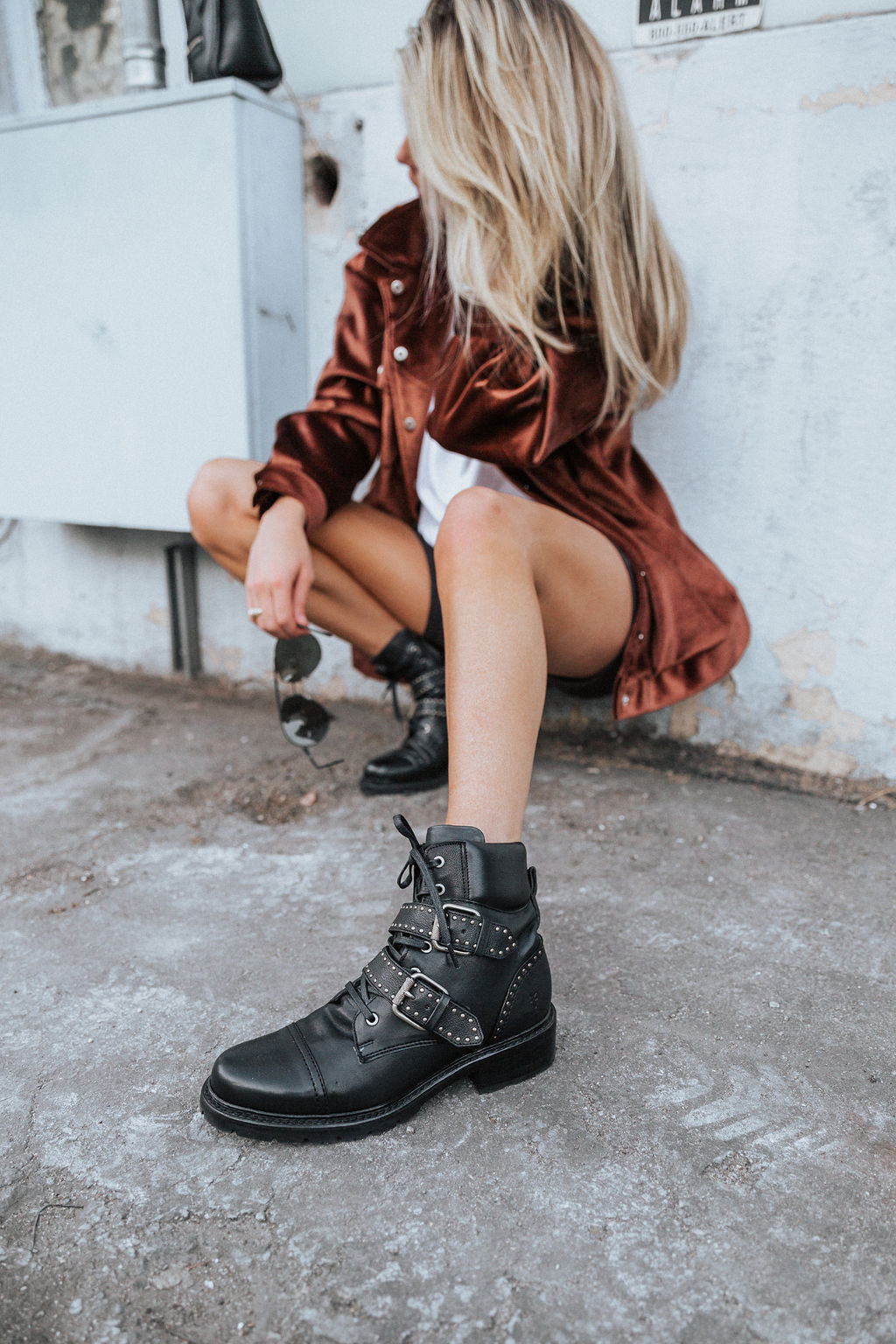 Blogger Payton Sartain in Frye Boots